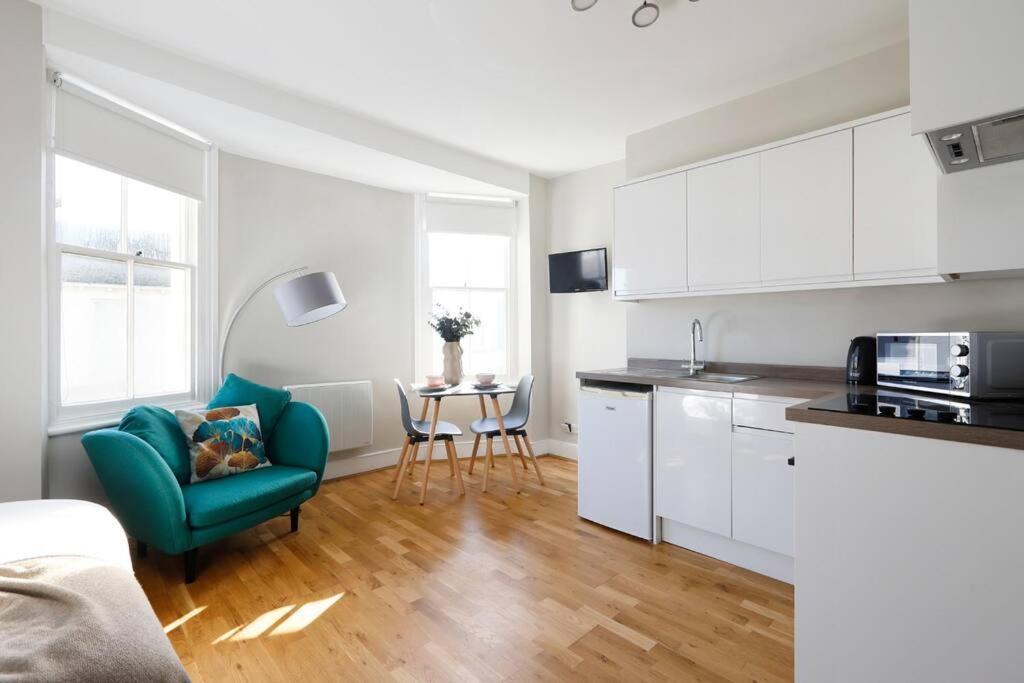 Cosy Studio Flat Moments From The Beach, Kemptown ブライトン エクステリア 写真