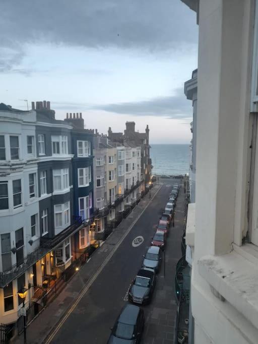 Cosy Studio Flat Moments From The Beach, Kemptown ブライトン エクステリア 写真