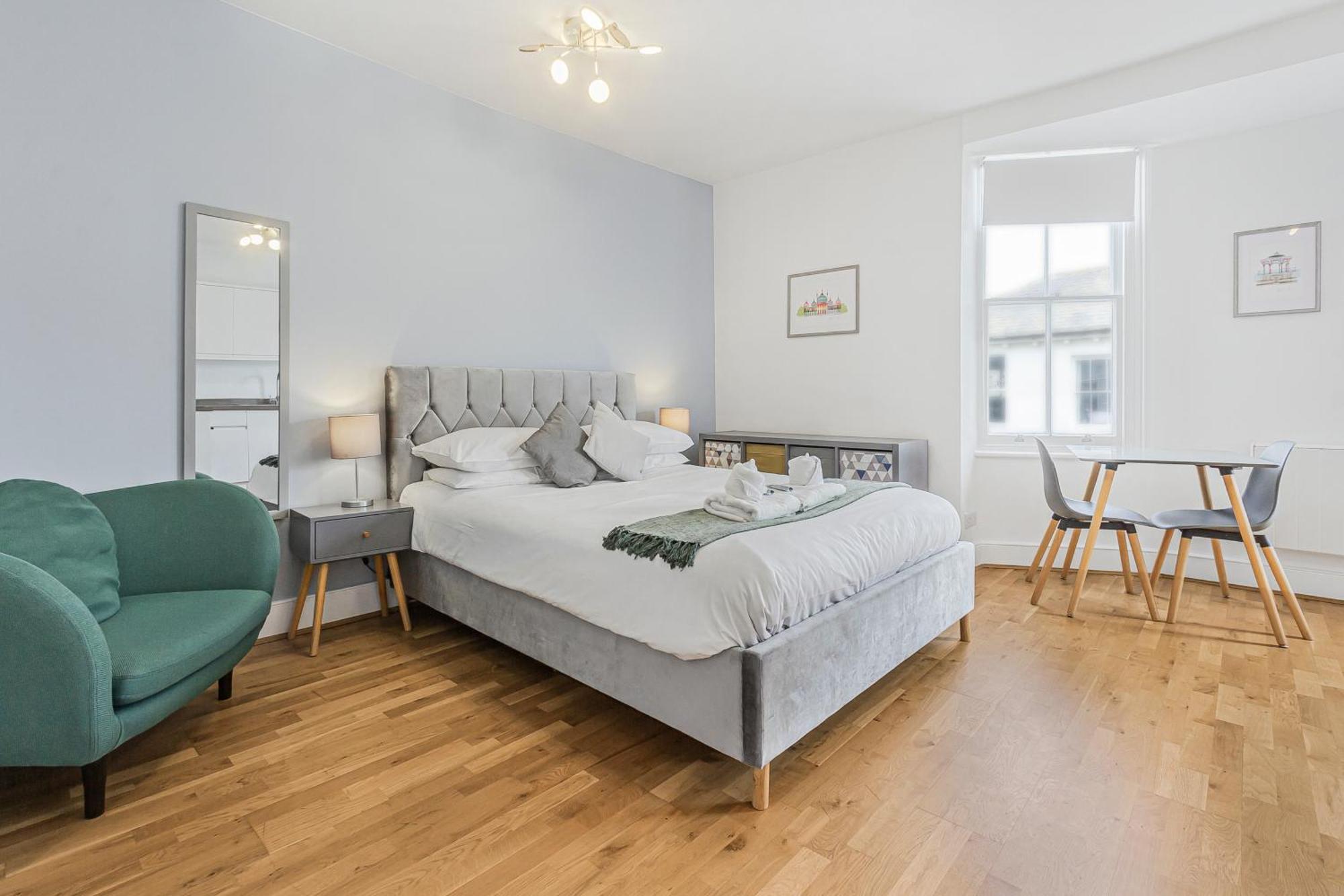 Cosy Studio Flat Moments From The Beach, Kemptown ブライトン エクステリア 写真