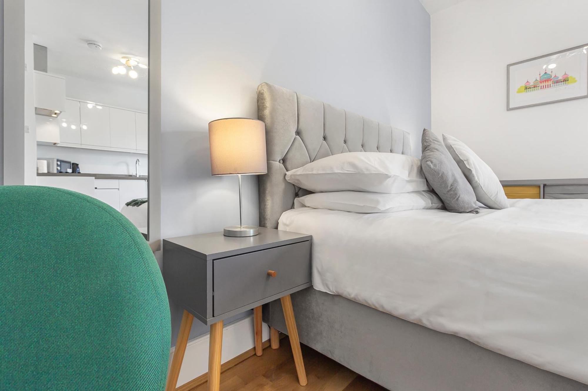 Cosy Studio Flat Moments From The Beach, Kemptown ブライトン エクステリア 写真